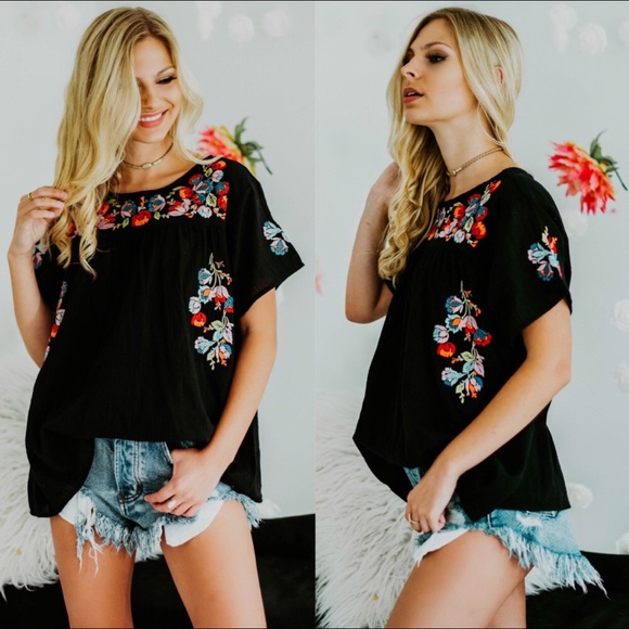 💜ONLY 1 LEFT💜Black Embroidered Top - Picture 2 of 4